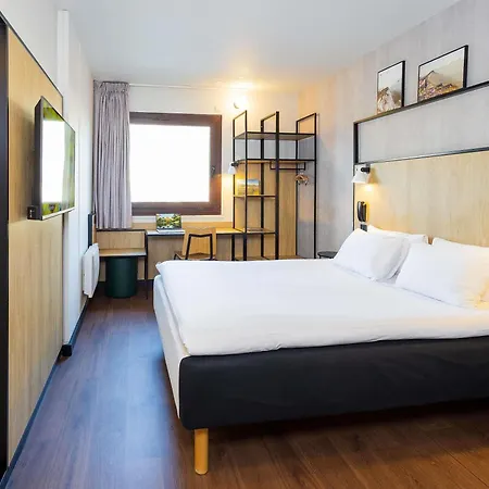 Ibis Gare Hotel 3*